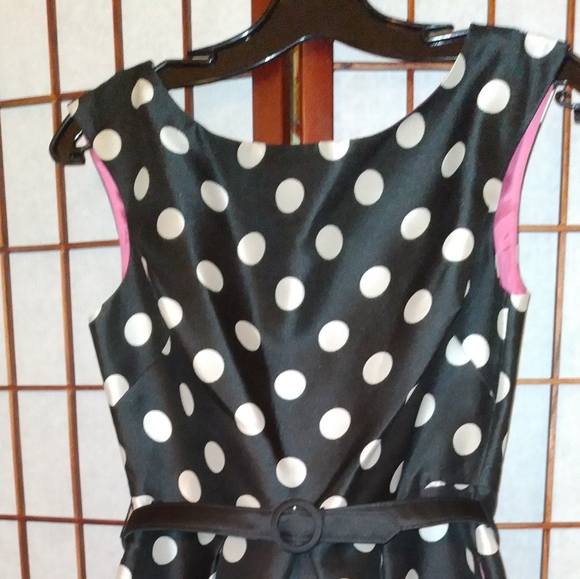 Sleeveless Polkadot midi dress - Picture 2 of 7